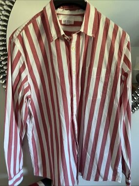GAP Men’s Red and White Vertical Stripe Button-Down Shirt can be unisex  shirt